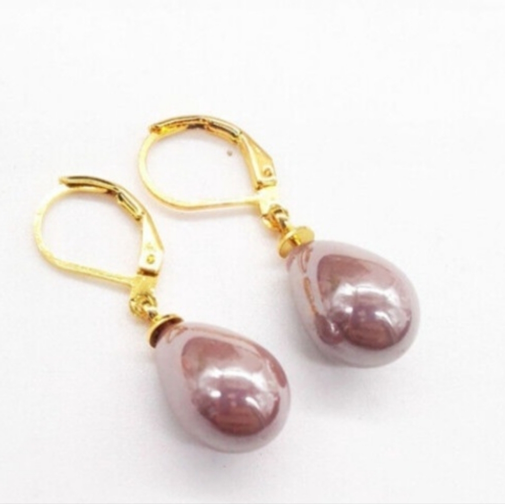NEW Women's  Mauve Pearl Drop Earrings gold closure Elegant